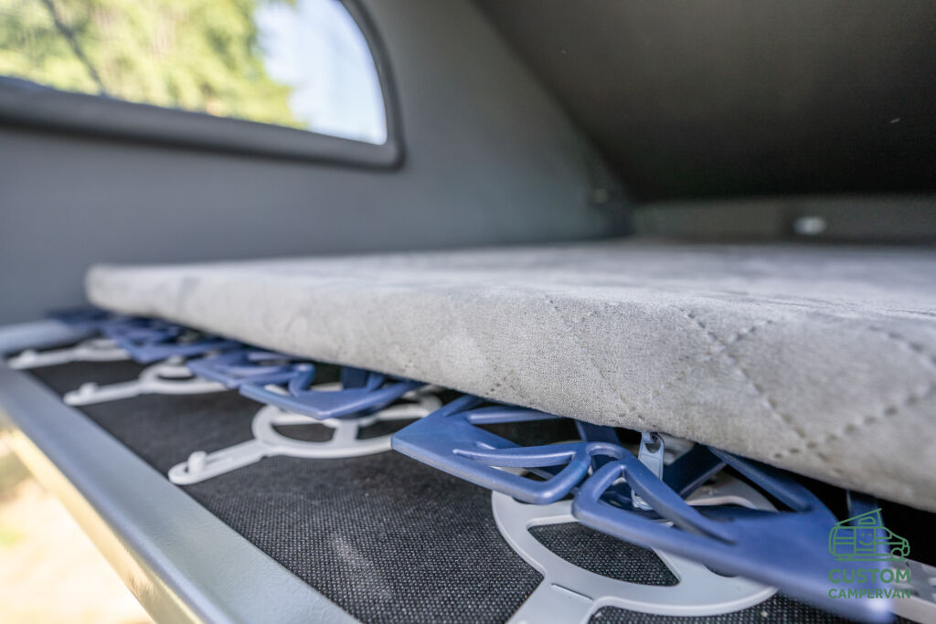 podnoszony dach sypialny do Volkswagena T5, front open, łóżko roli