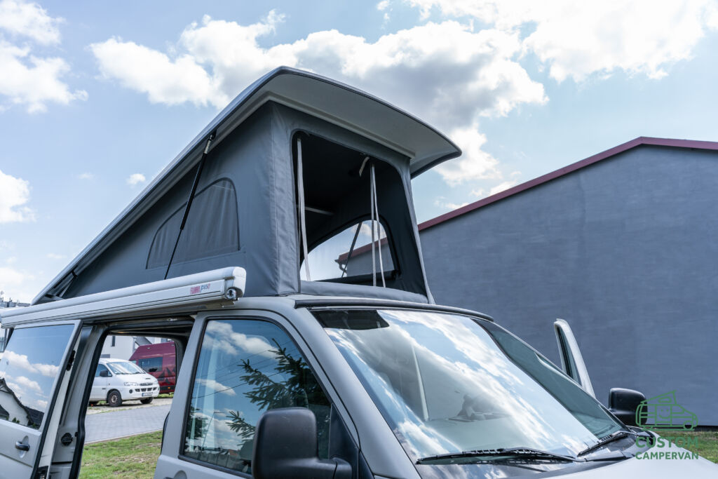 podnoszony dach sypialny do Volkswagena T5, front open, markiza