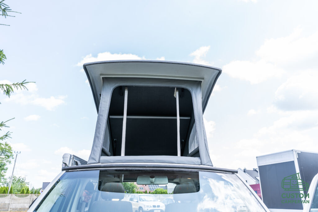 podnoszony dach sypialny do Volkswagena T5, front open