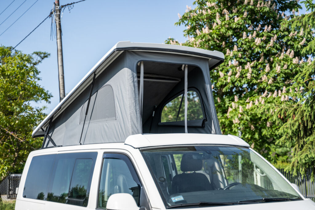 Podnoszony dach sypialny, namiot front open