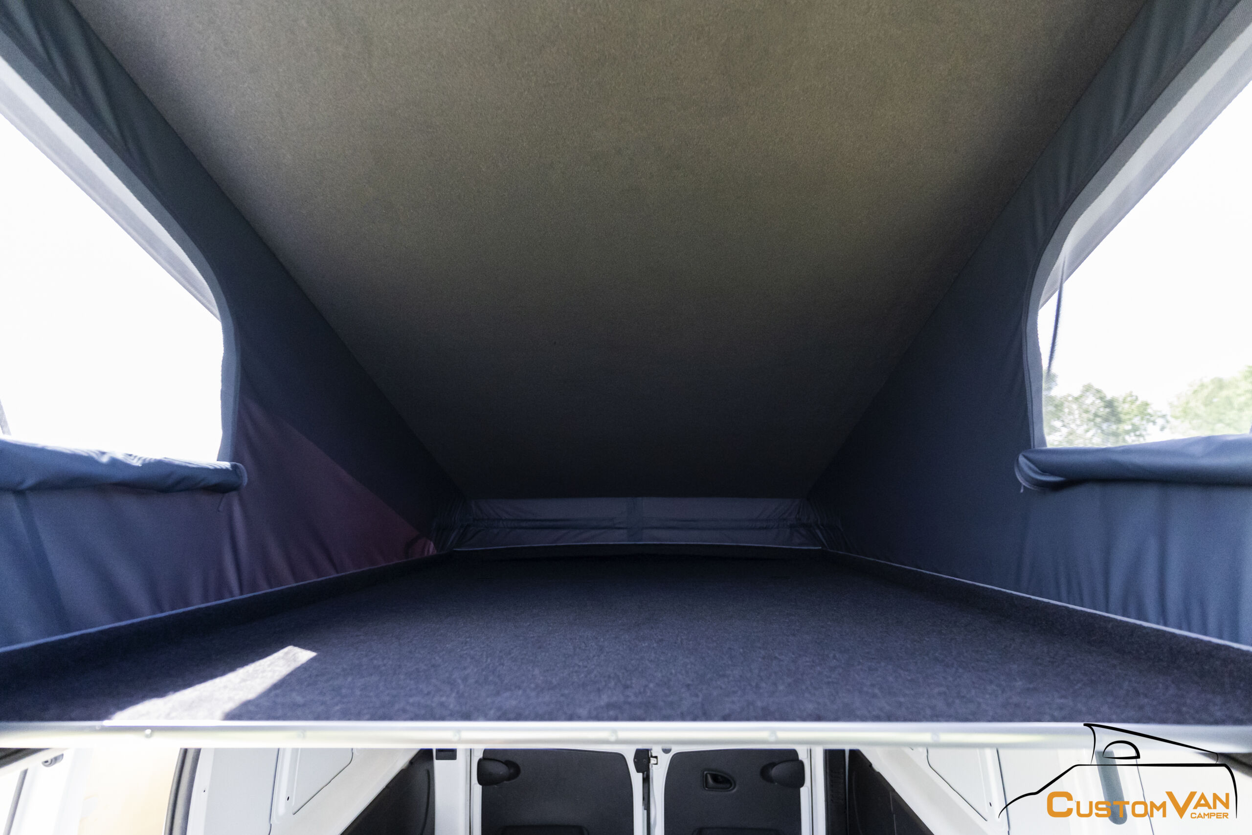 Renault Trafic dach sypialny