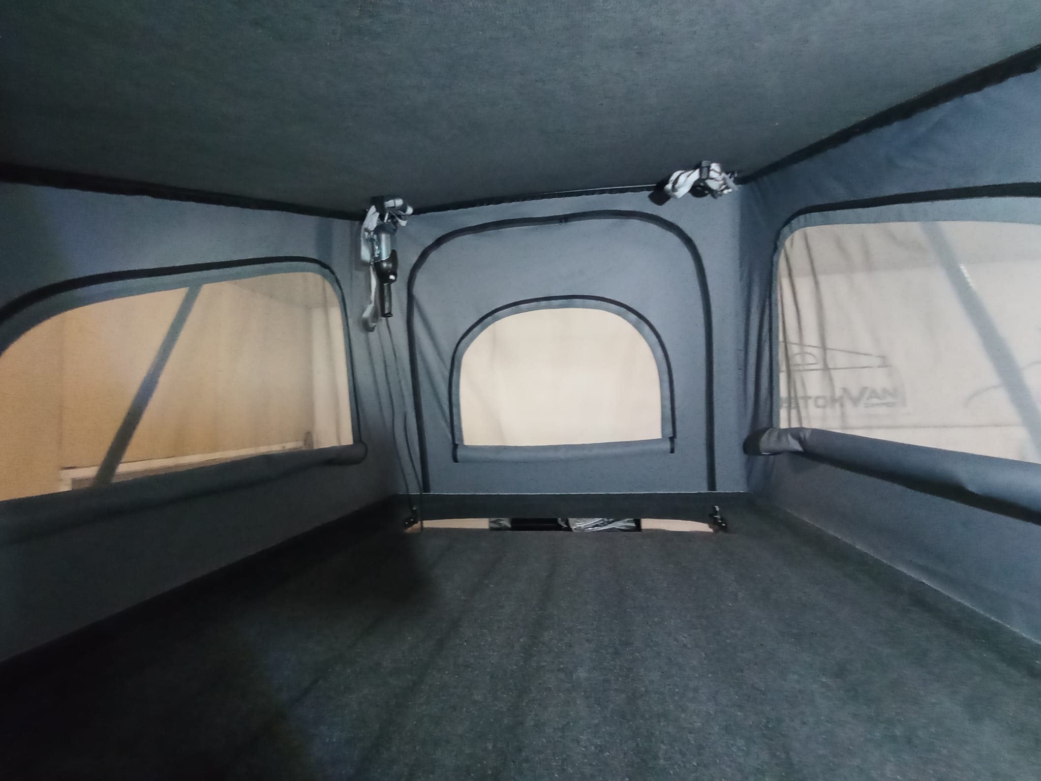 Peugeot Boxer z dachem sypialnym