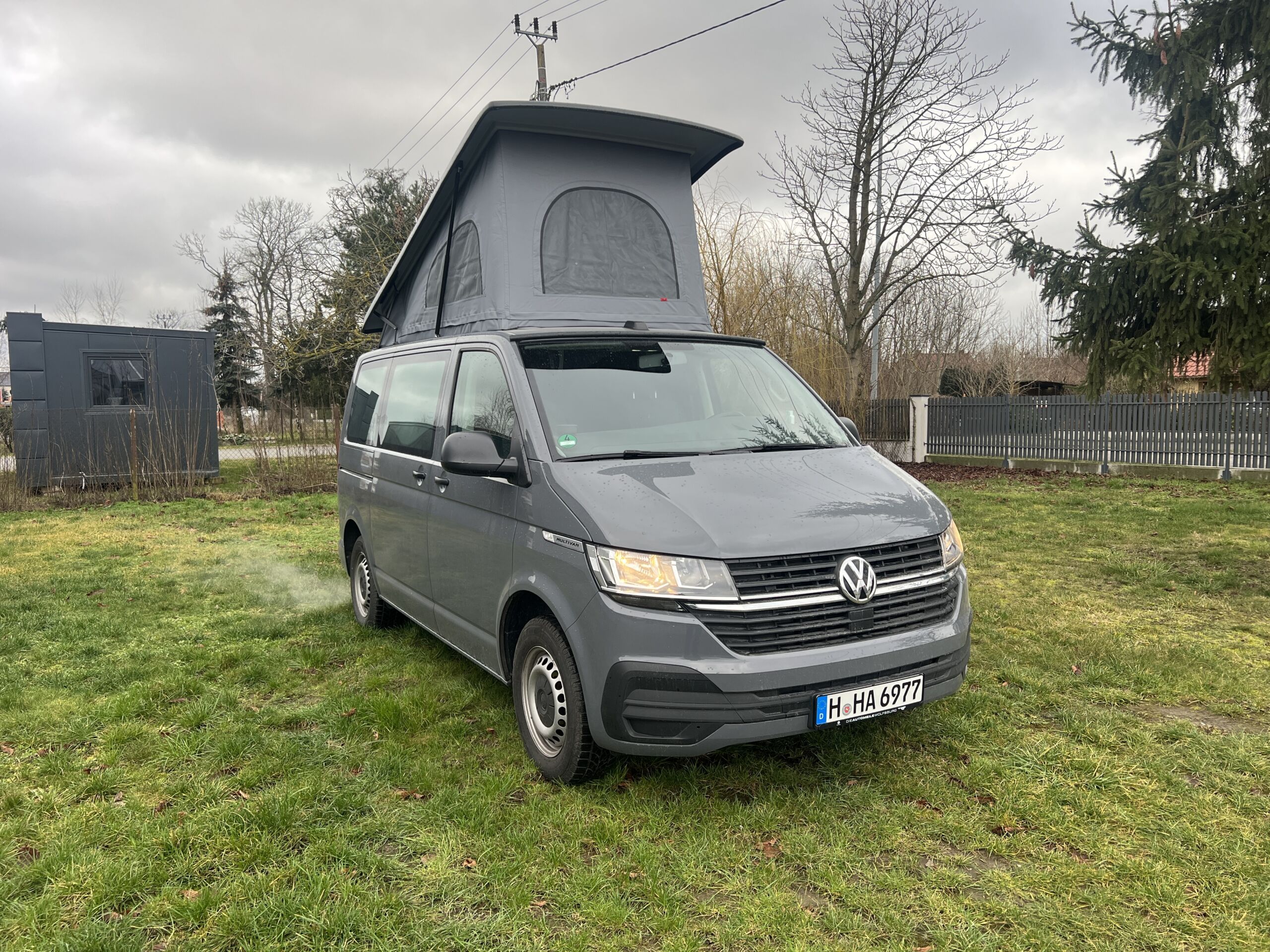 Volkswagen T6 dach sypialny z fotowoltaiką