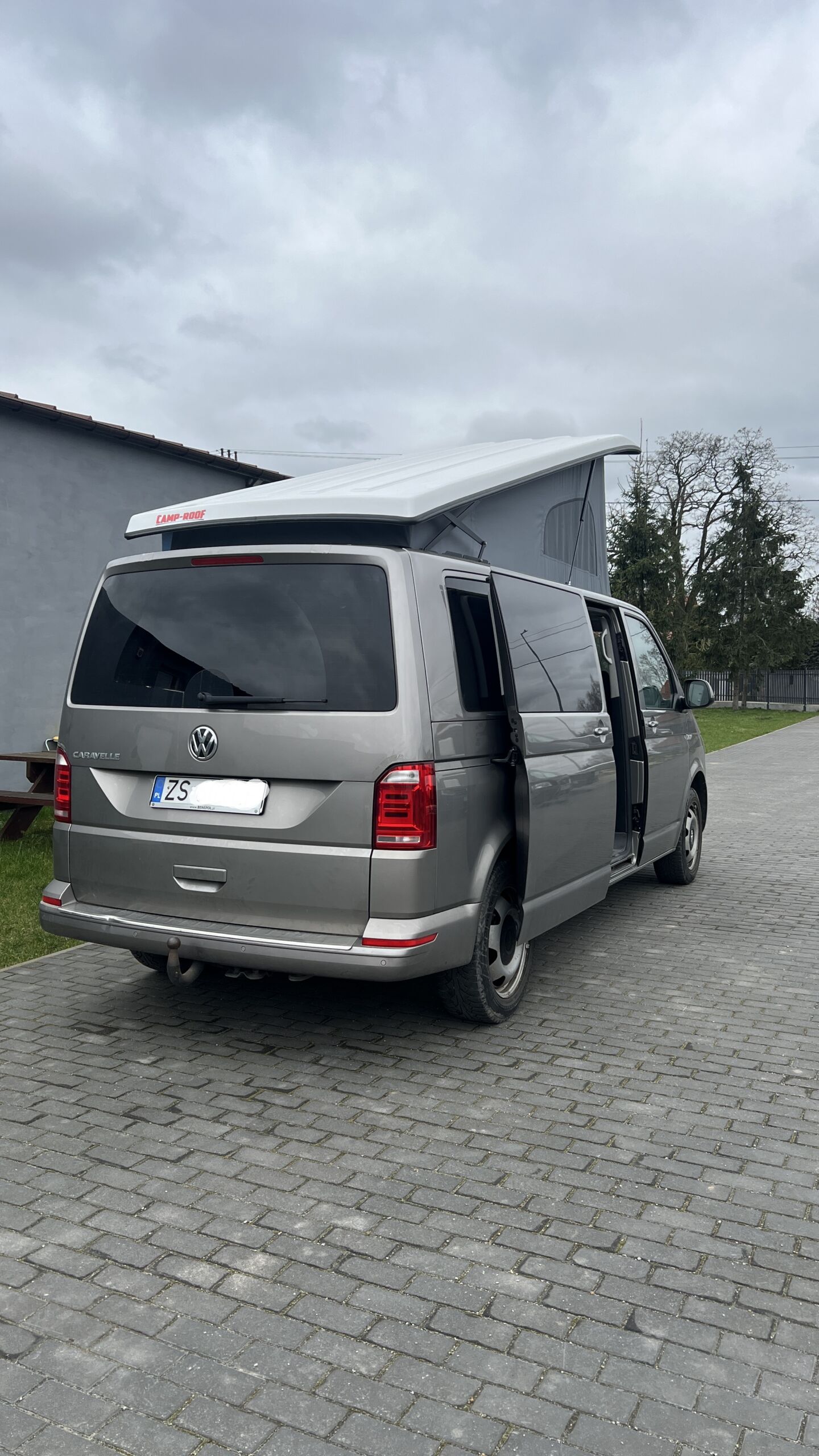 Volkswagen T6 z dachem sypialnym