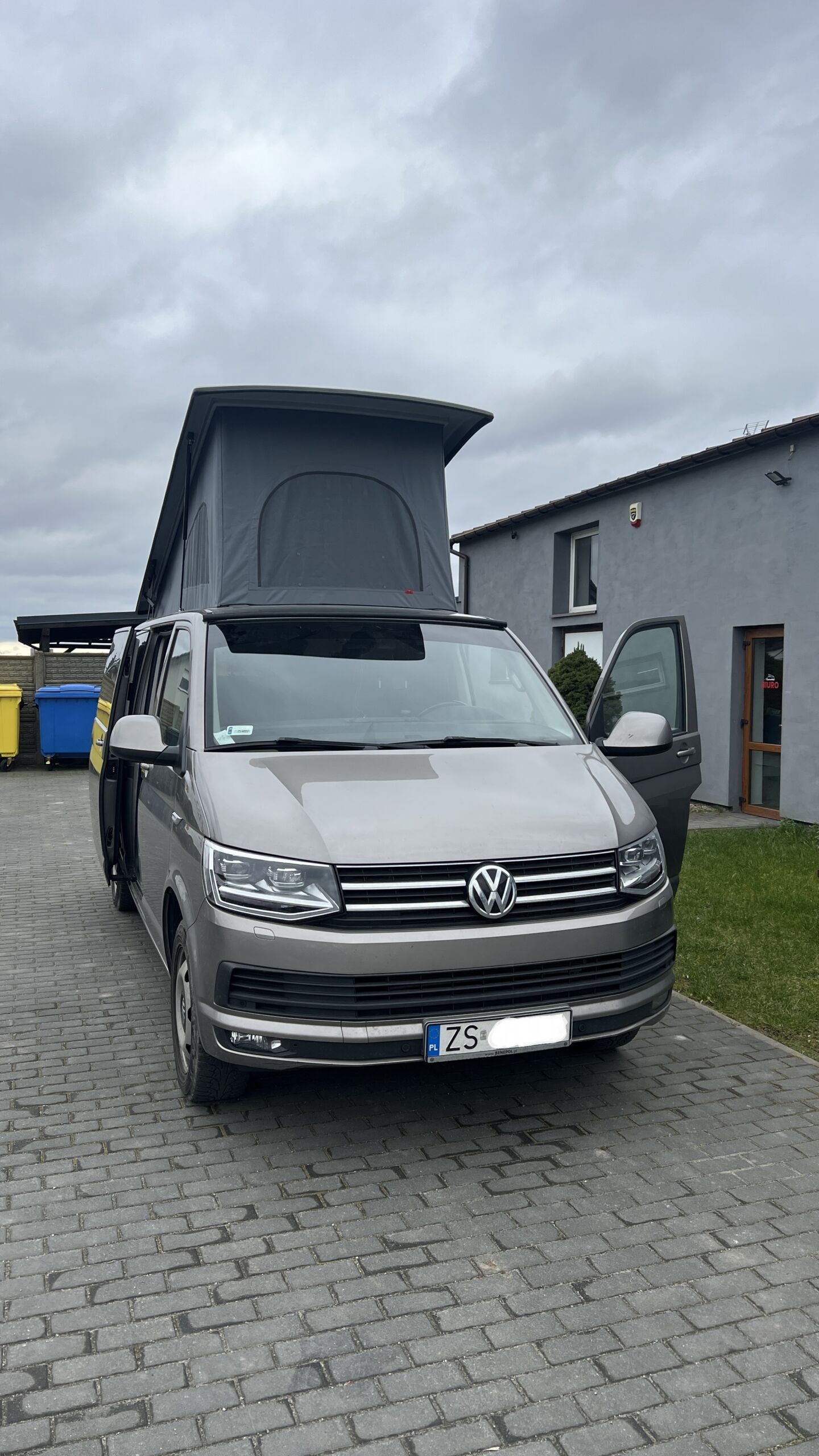 Volkswagen T6 z dachem sypialnym
