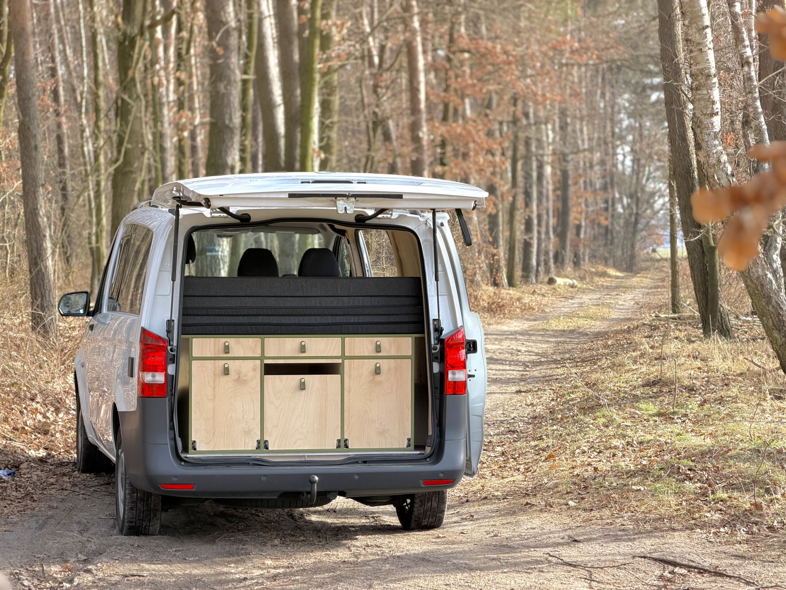 Mercedes Vito - zabudowa meblowa