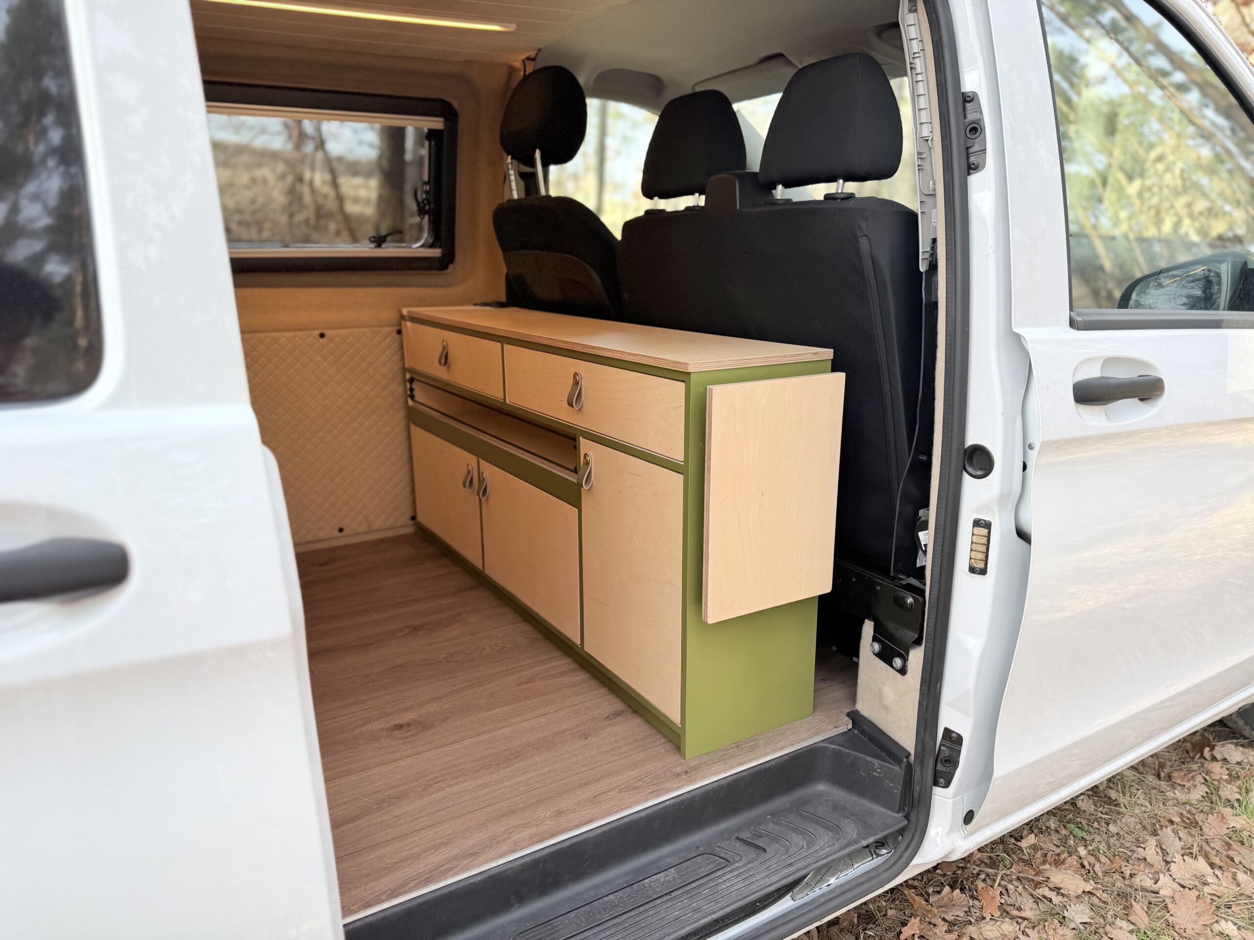 Mercedes Vito - zabudowa meblowa