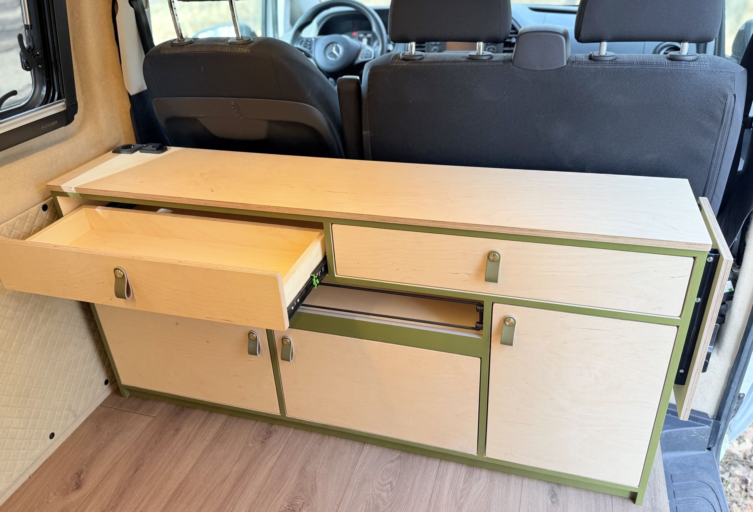 Mercedes Vito - zabudowa meblowa