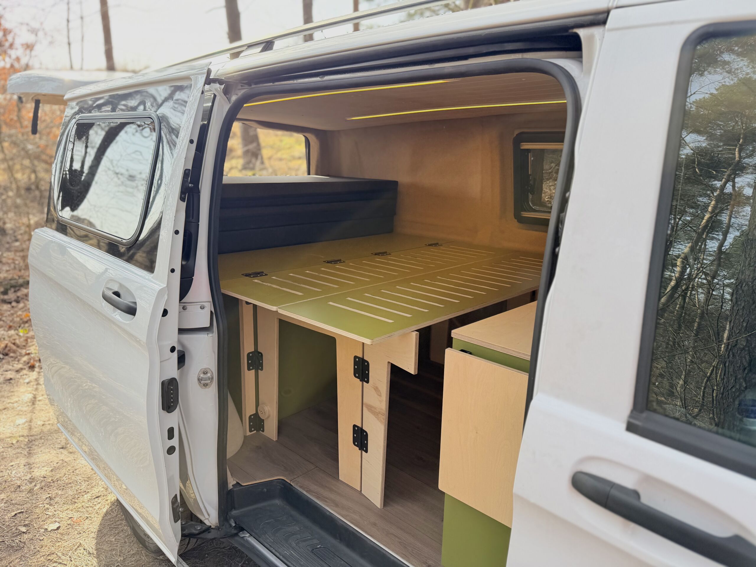 Mercedes Vito - zabudowa meblowa