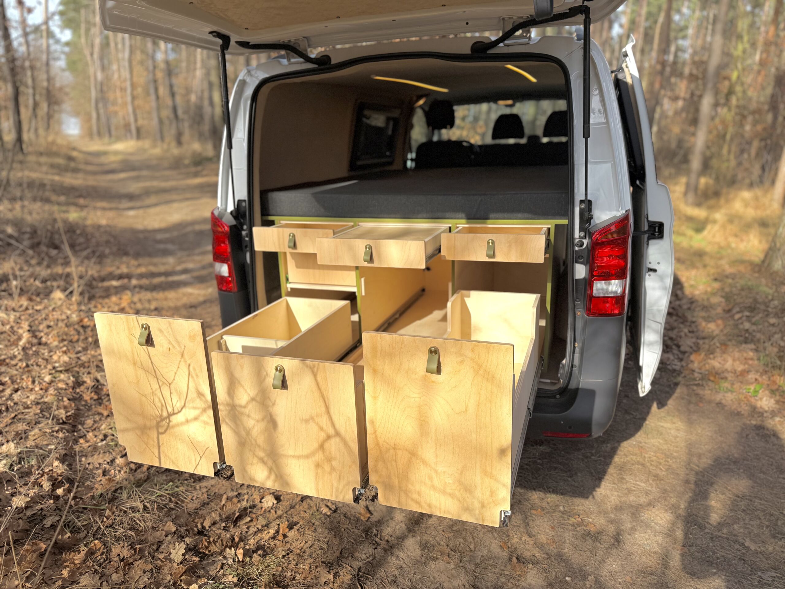 Mercedes Vito - zabudowa meblowa