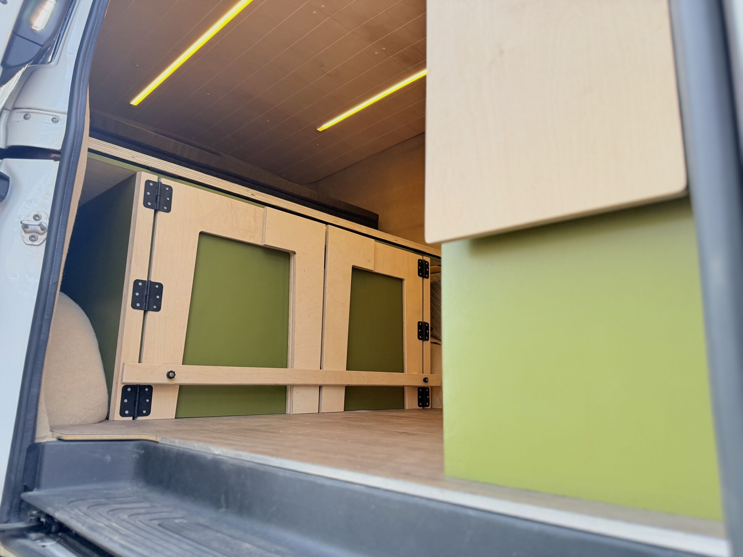 Mercedes Vito - zabudowa meblowa