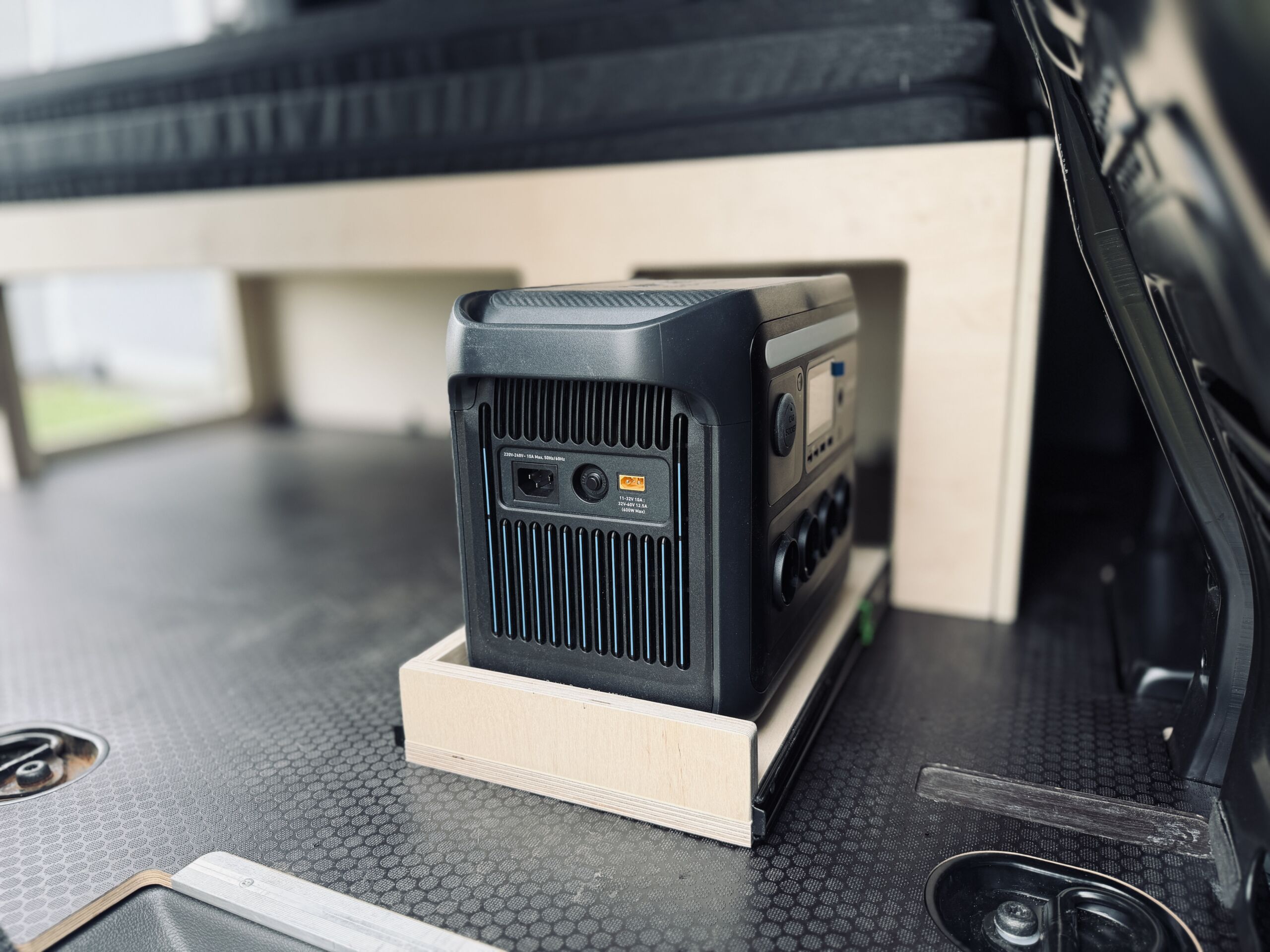 Ford Transit Connect zabudowa kamperowa