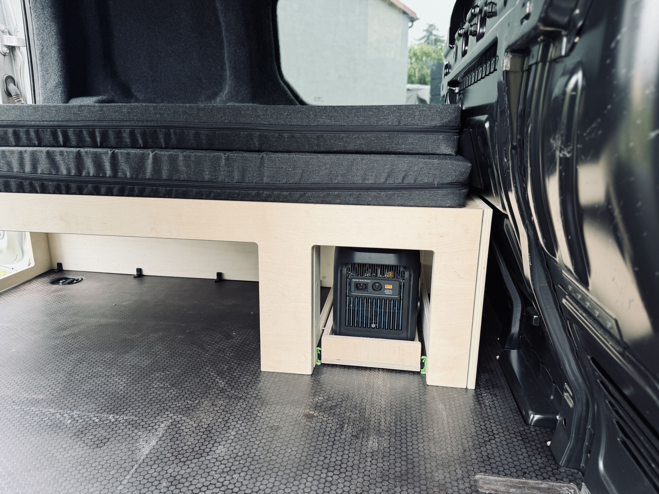 Ford Transit Connect zabudowa kamperowa