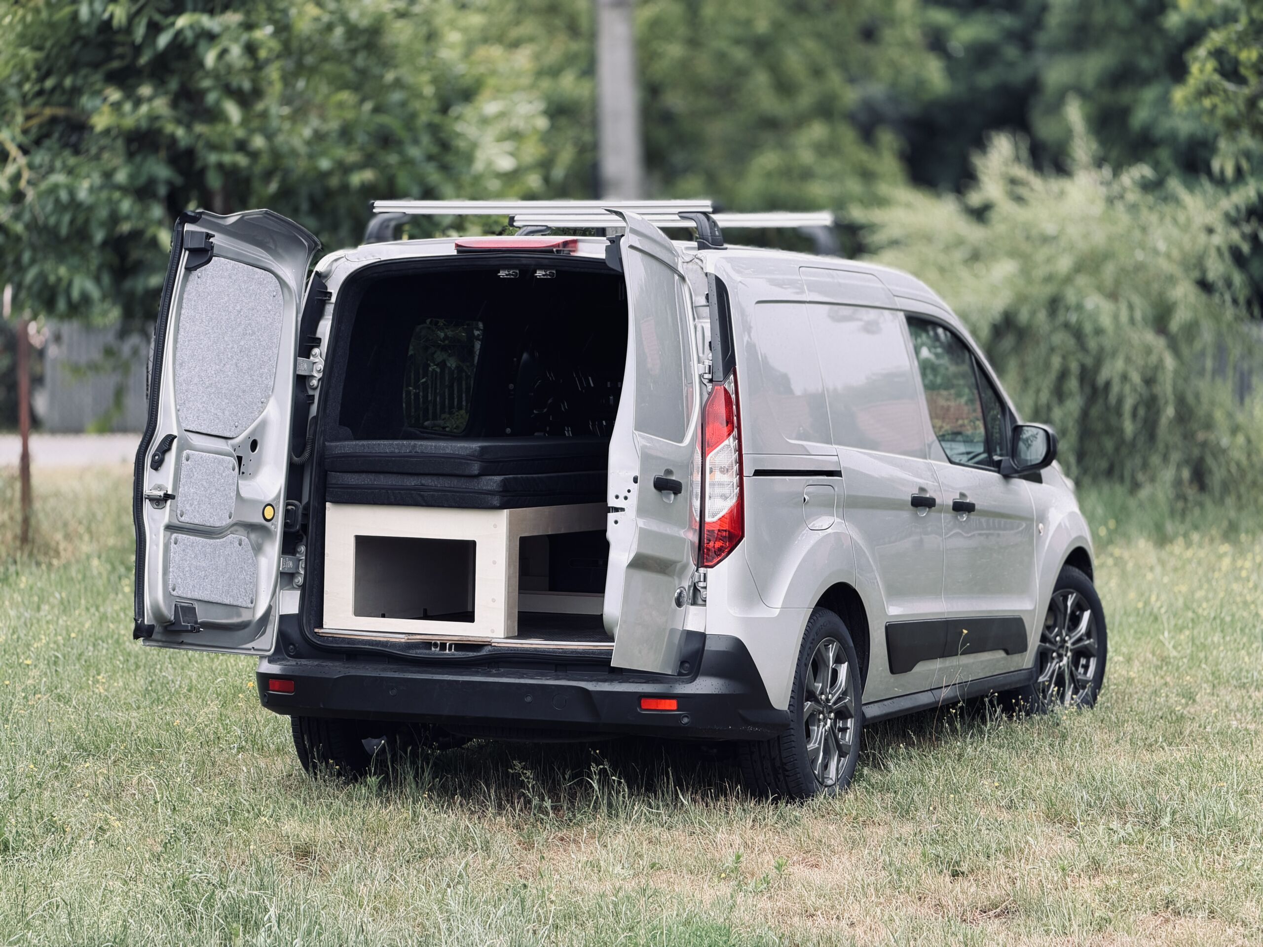 Ford Transit Connect zabudowa kamperowa