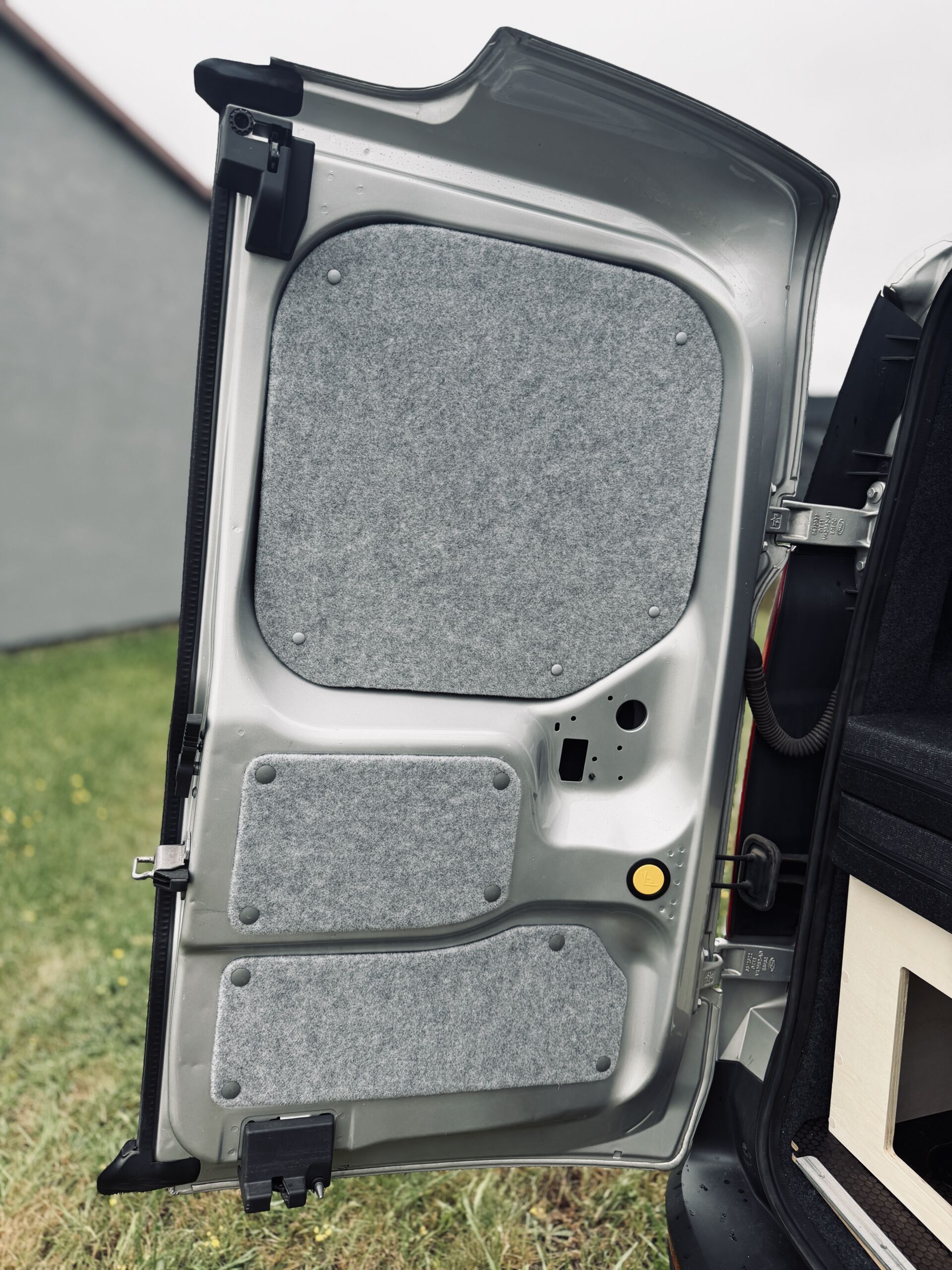 Ford Transit Connect zabudowa kamperowa