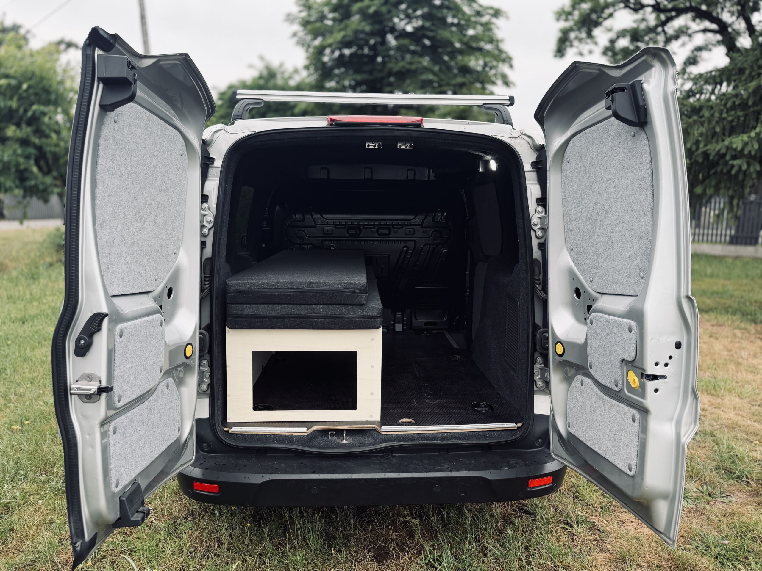 Ford Transit Connect zabudowa kamperowa