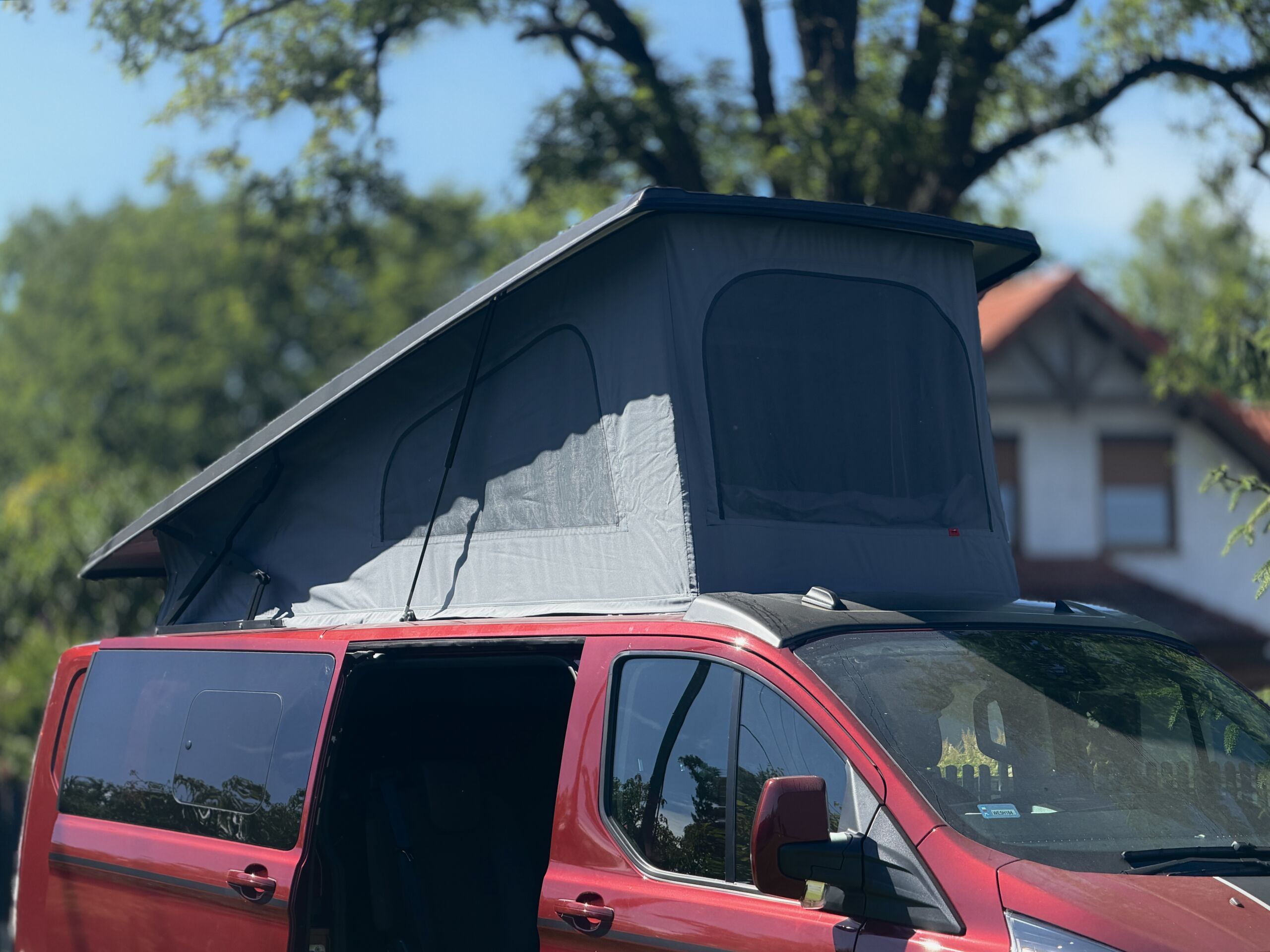 Ford Transit Custom - montaż dachu sypialnego