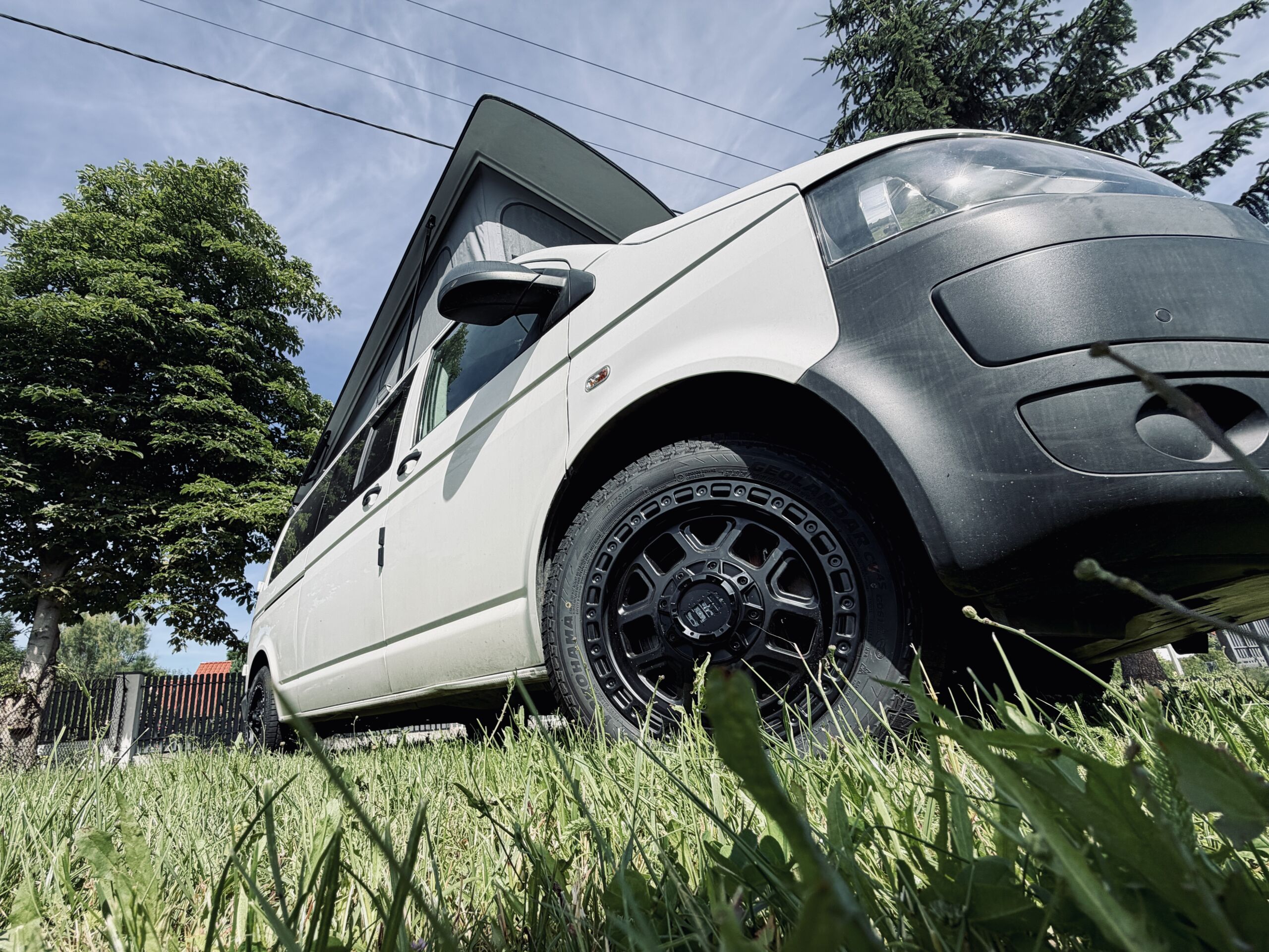 Volkswagen Transporter T6 - montaż dachu sypialnego